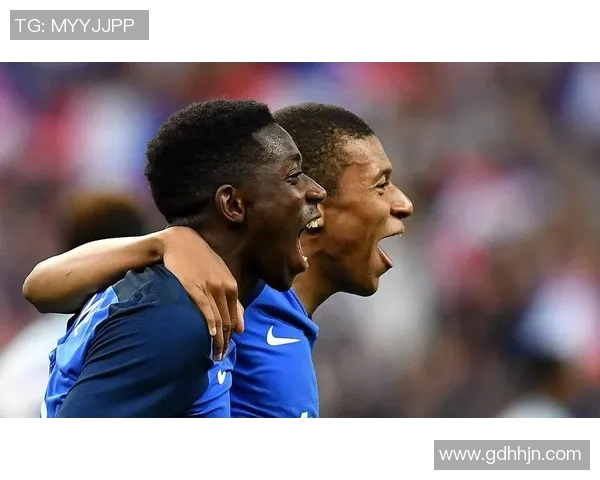 笑容满场的足球天才：那些在绿茵场上始终保持微笑的球星们